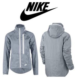 Nike Tech Aeroshield Moto Cape